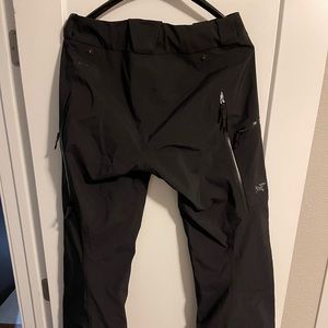 Arc’teryx Men’s M Tall Sabre AR Pant. (Black)